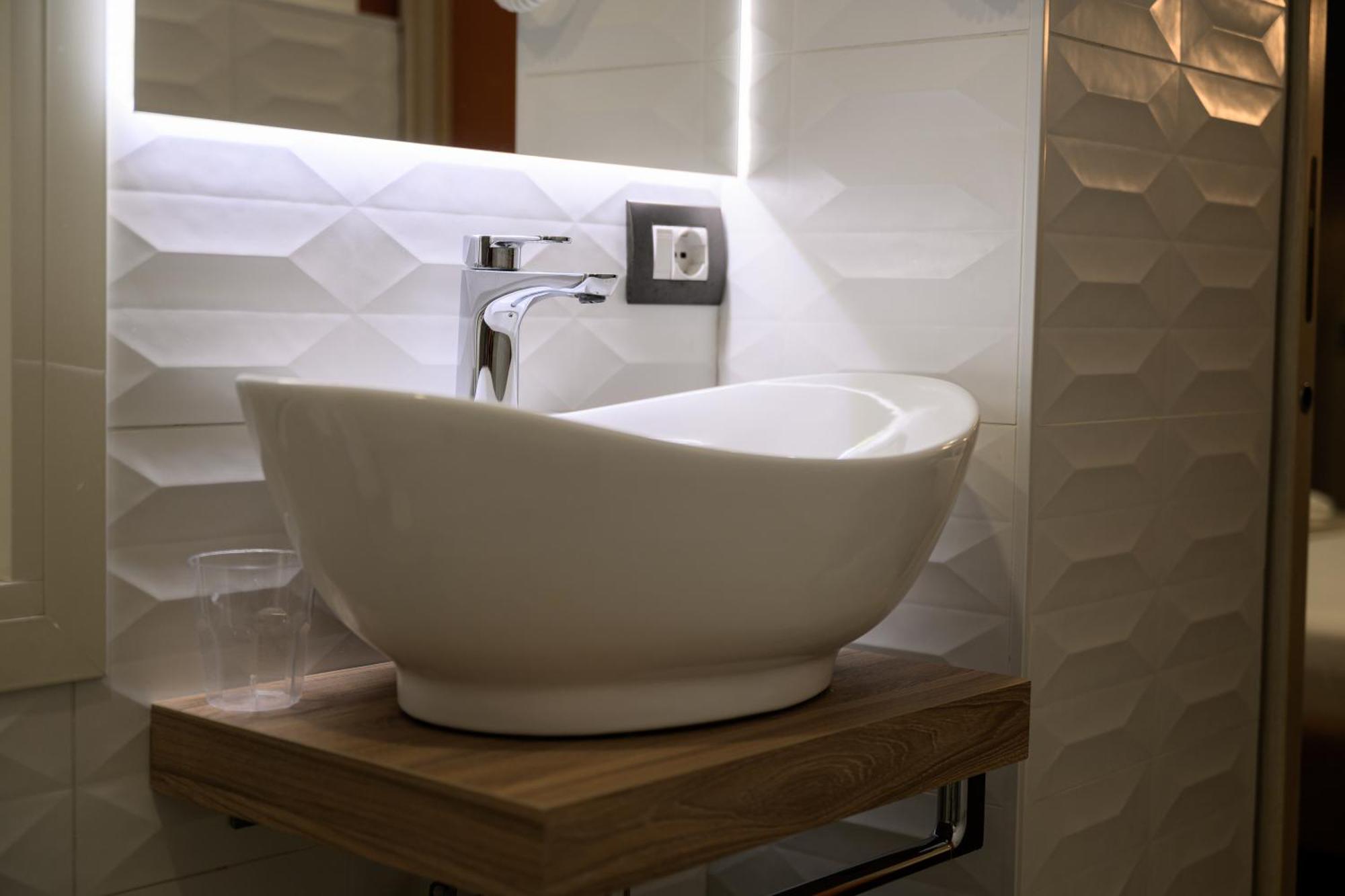 Deluxe Double Room,1616943142:JPEG